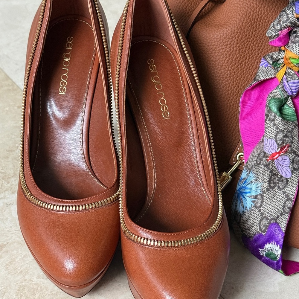Sergio Rossi Cognac
Leather Platform Pumps
Gold Zip Trim Heels EU 36 US 6 NWOT